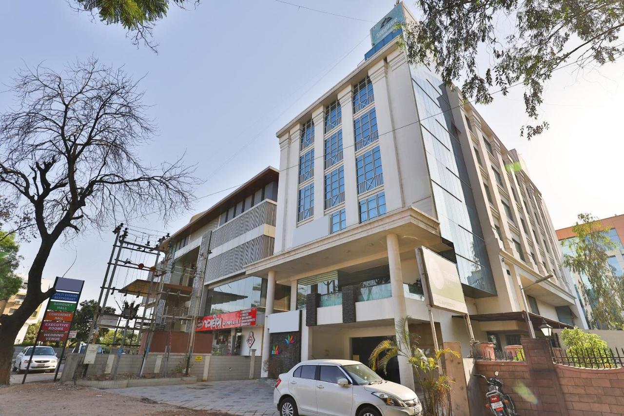 OYO 4320 Hotel Aum Regency Vadodara Exterior foto