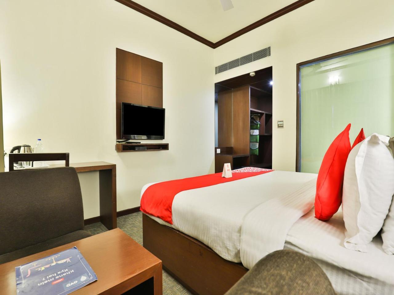 OYO 4320 Hotel Aum Regency Vadodara Exterior foto