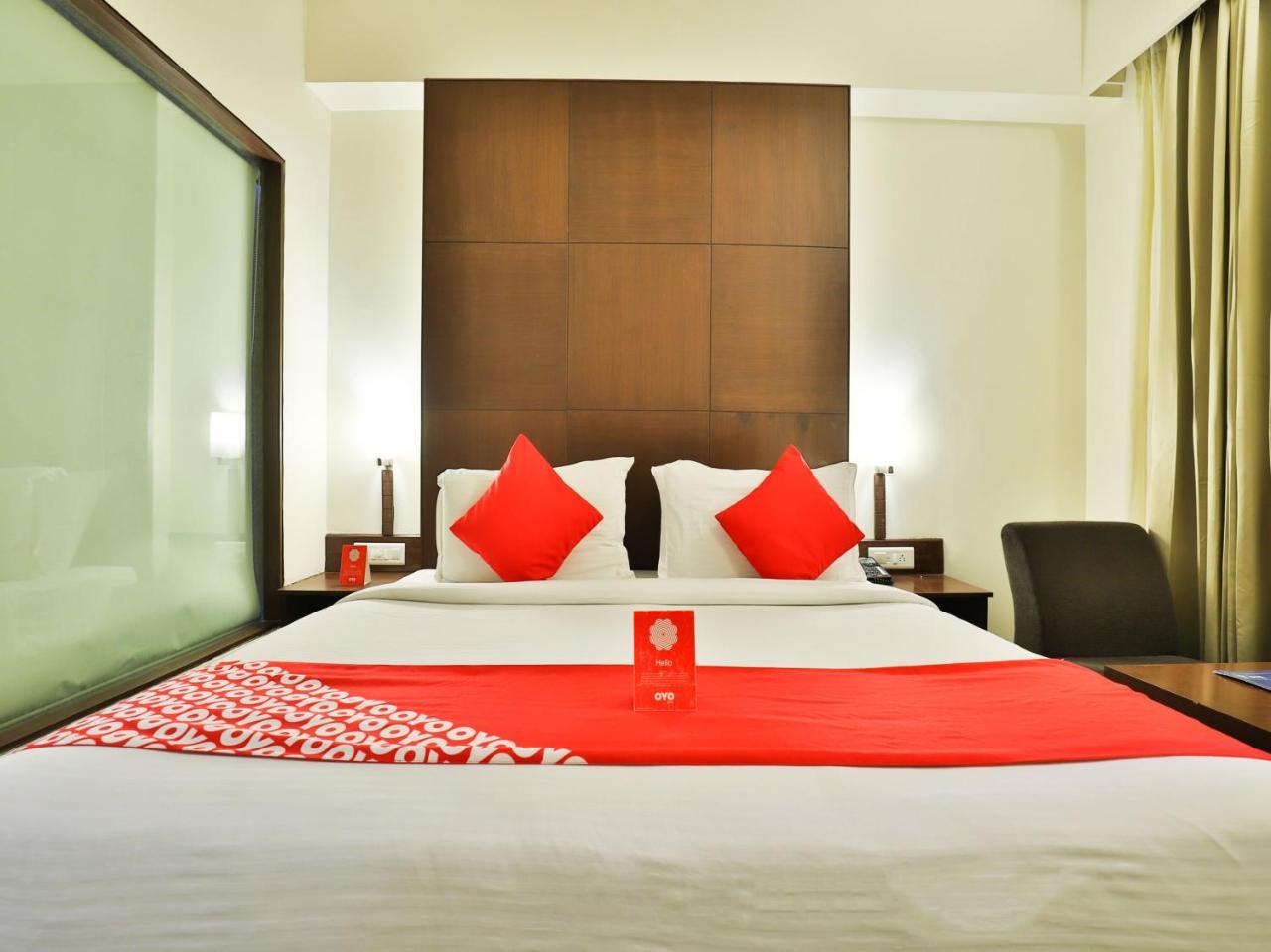 OYO 4320 Hotel Aum Regency Vadodara Exterior foto