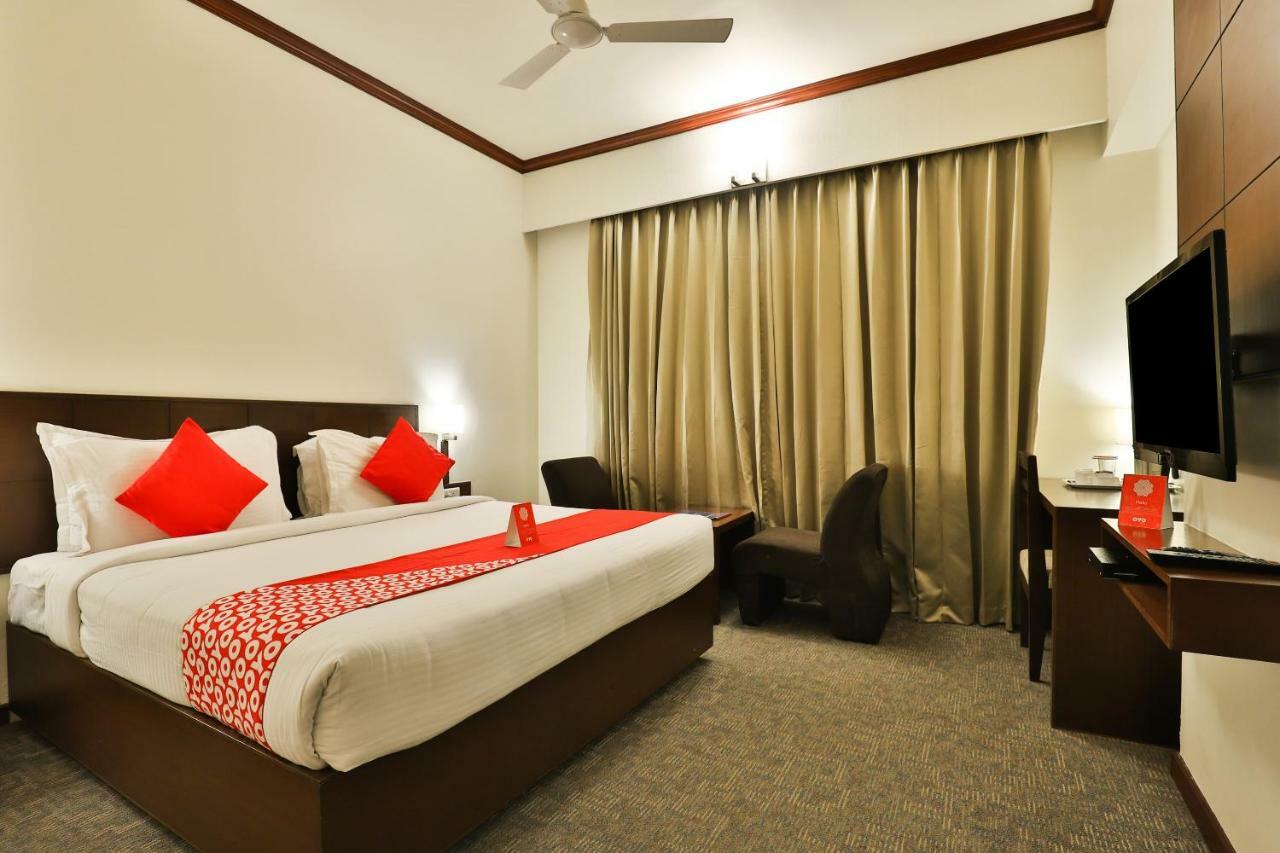 OYO 4320 Hotel Aum Regency Vadodara Exterior foto